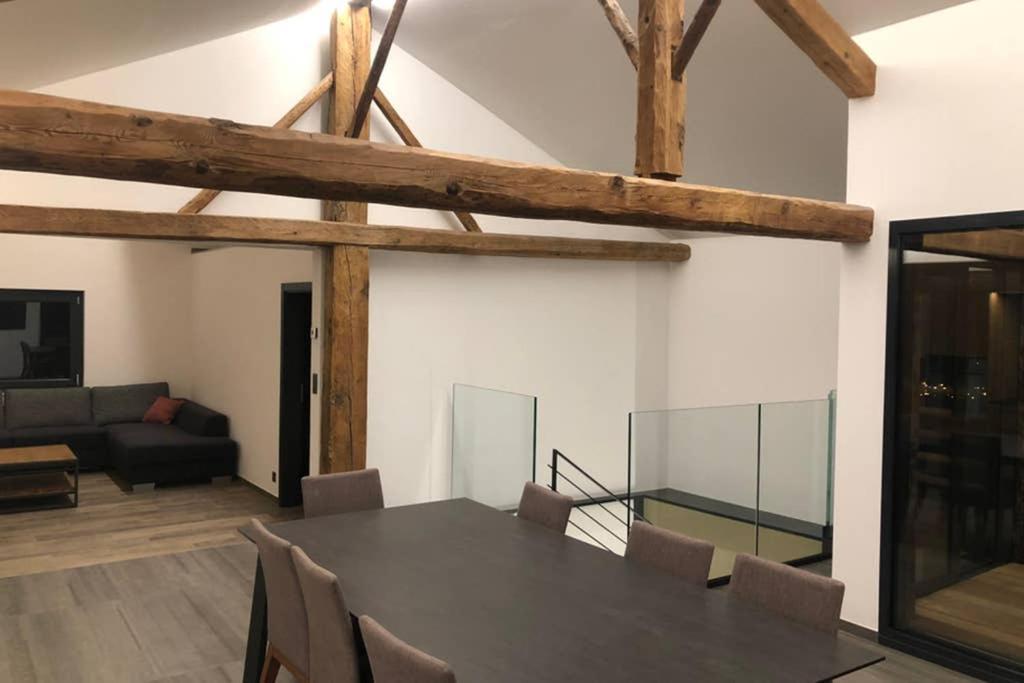 Grand Avec Terrasse A Chez-les-reuses