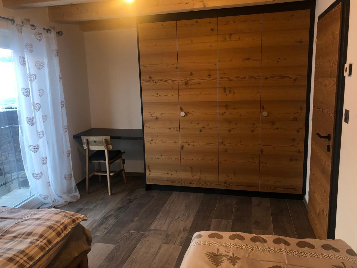 Grand Avec Terrasse A Chez-les-reuses *