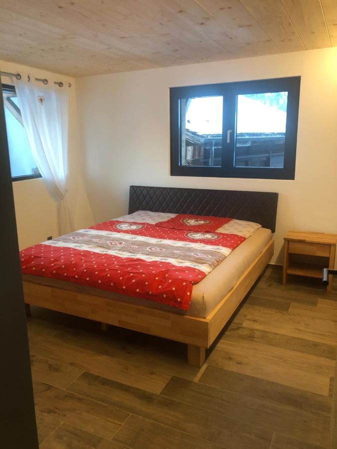 Grand Avec Terrasse A Chez-les-reuses अपार्टमेंट *