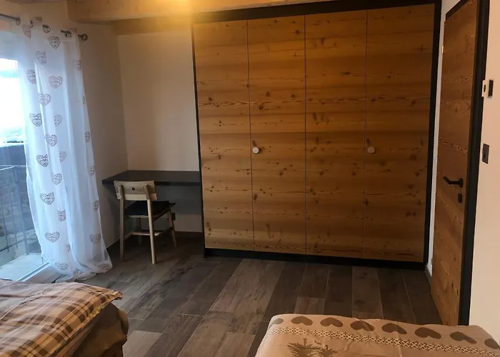Grand appartement avec terrasse à Chez-Les-Reuses
