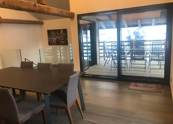 Grand appartement avec terrasse à Chez-Les-Reuses