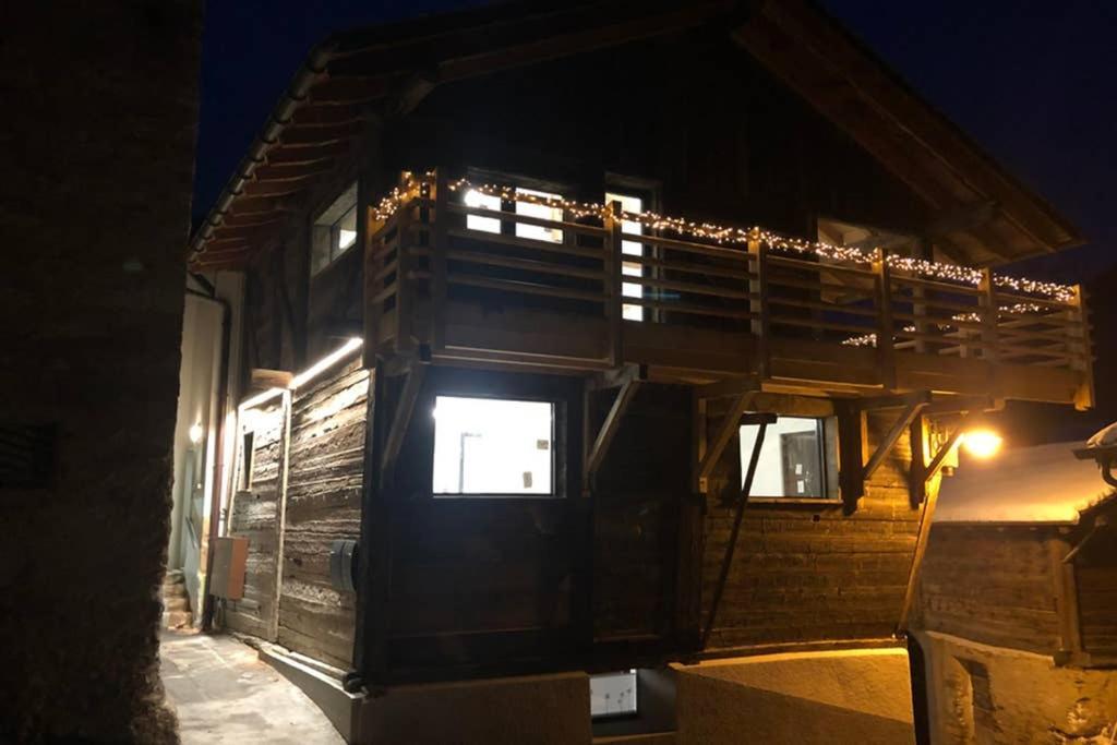 Grand Avec Terrasse à Chez-les-reuses Apartamento